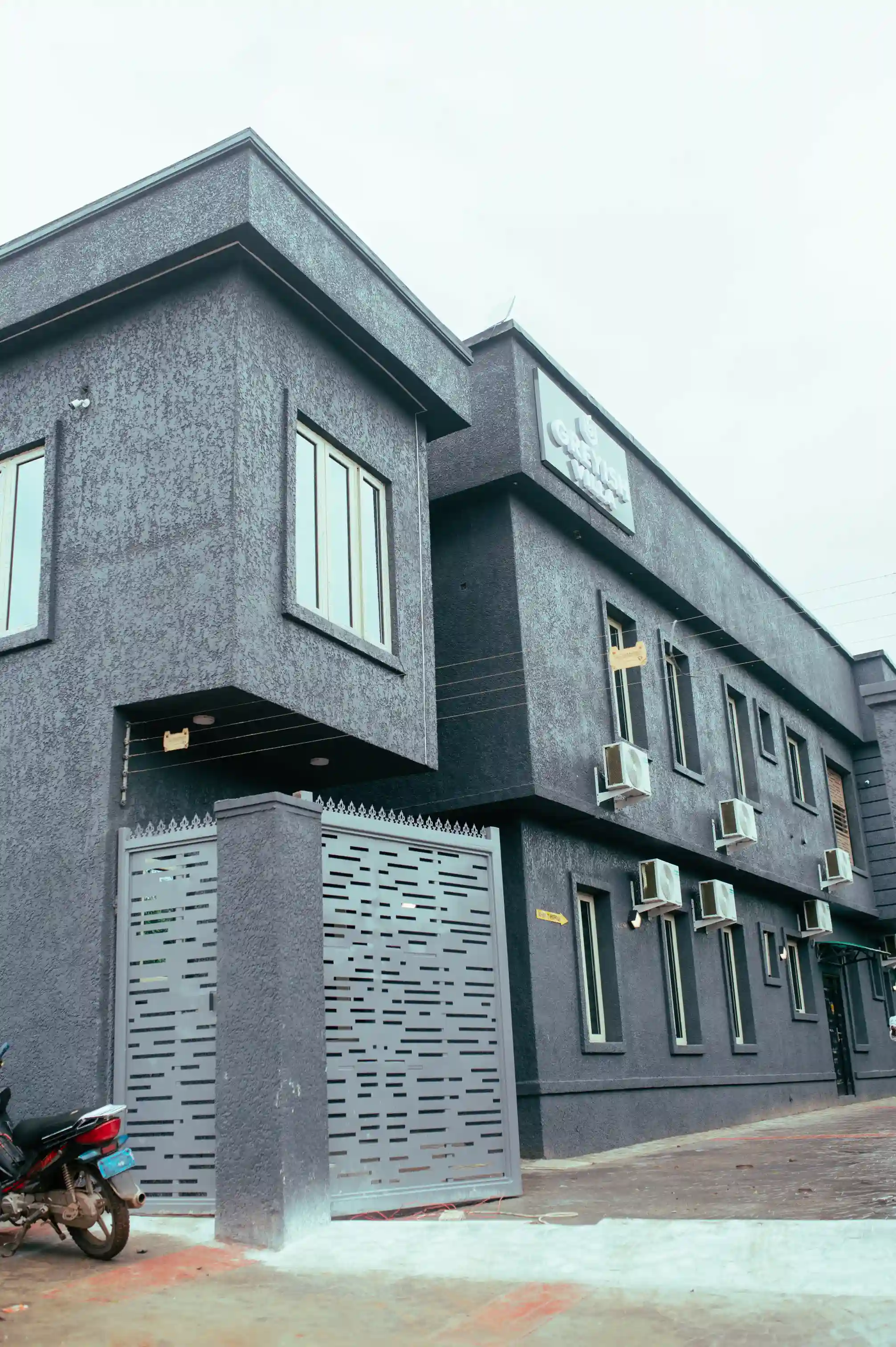 Luxury accommodation at Greyish Villa